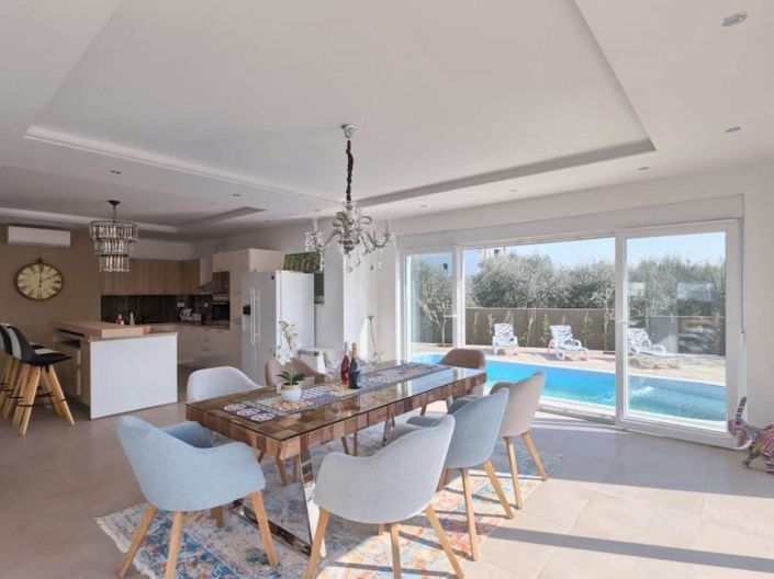 Image No.10-4 Bed Property for sale