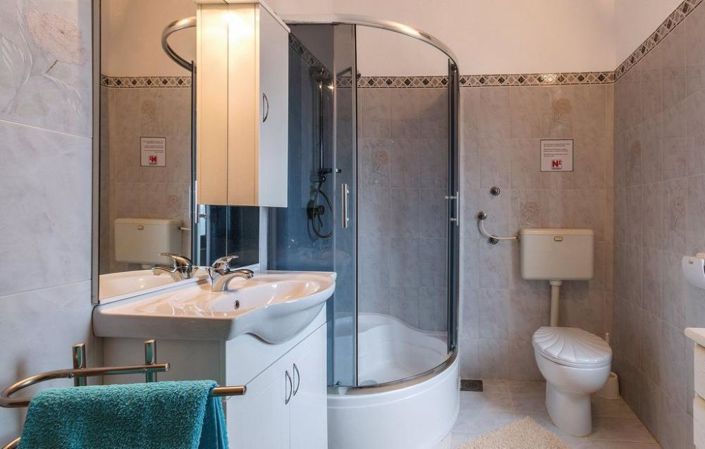 Image No.13-8 Bed Property for sale