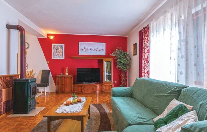 Image No.8-8 Bed Property for sale