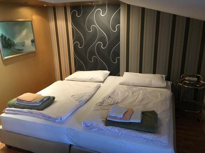 Image No.15-4 Bed Property for sale