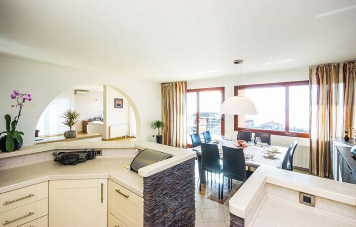 Image No.12-3 Bed Property for sale