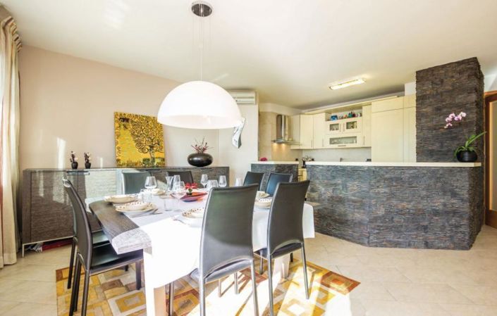 Image No.14-3 Bed Property for sale