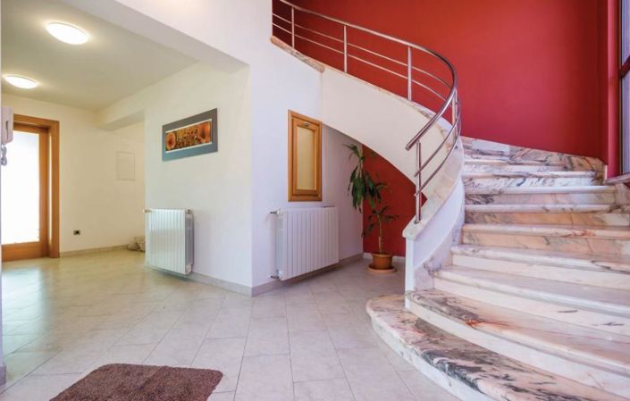 Image No.9-3 Bed Property for sale