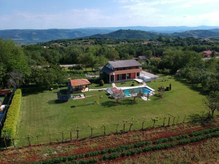 Image No.1-4 Bed Property for sale