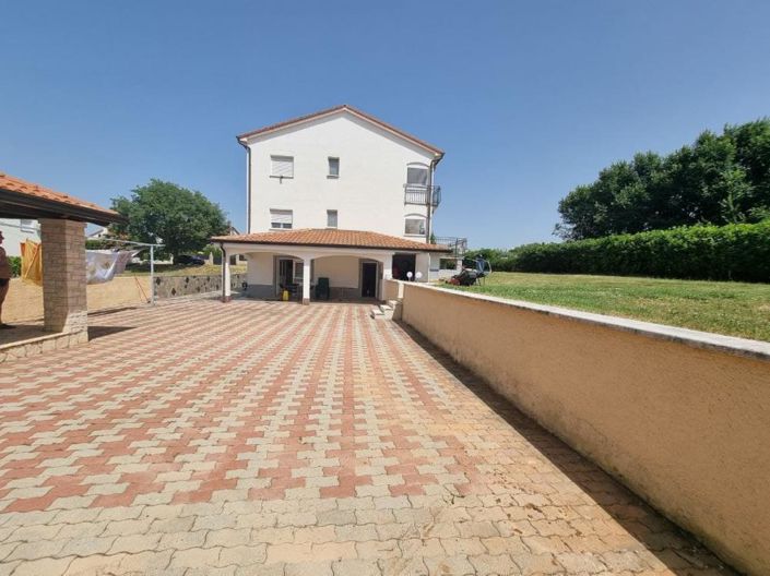 Image No.3-8 Bed Property for sale