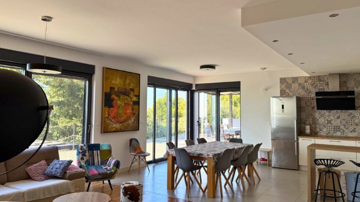 Image No.22-4 Bed Property for sale