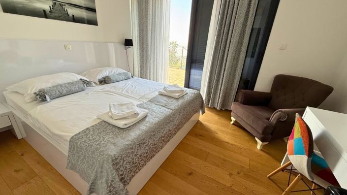 Image No.23-4 Bed Property for sale