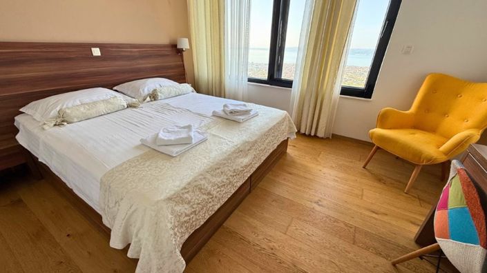 Image No.25-4 Bed Property for sale