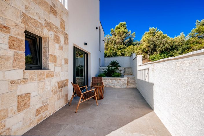 Image No.22-3 Bed Property for sale