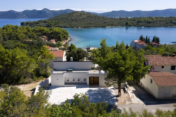 Image No.3-3 Bed Property for sale