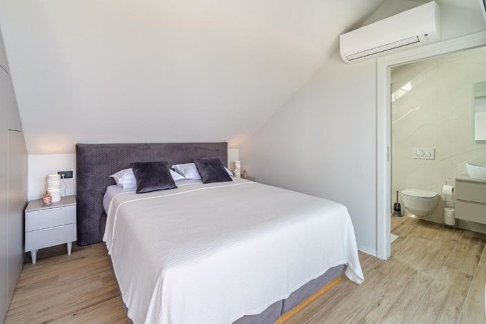 Image No.14-2 Bed Property for sale