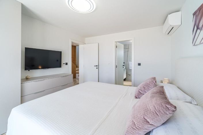 Image No.19-2 Bed Property for sale