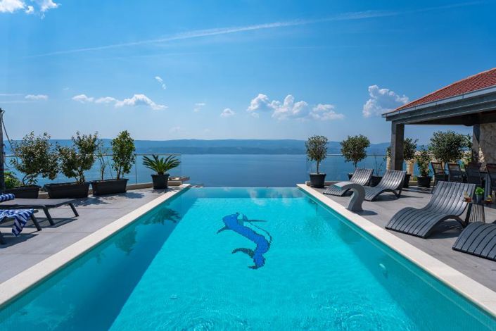 Image No.1-6 Bed Property for sale