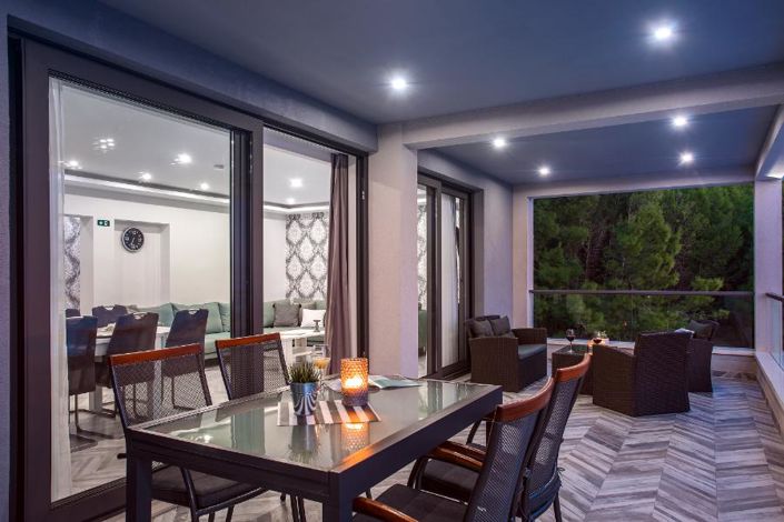 Image No.23-6 Bed Property for sale