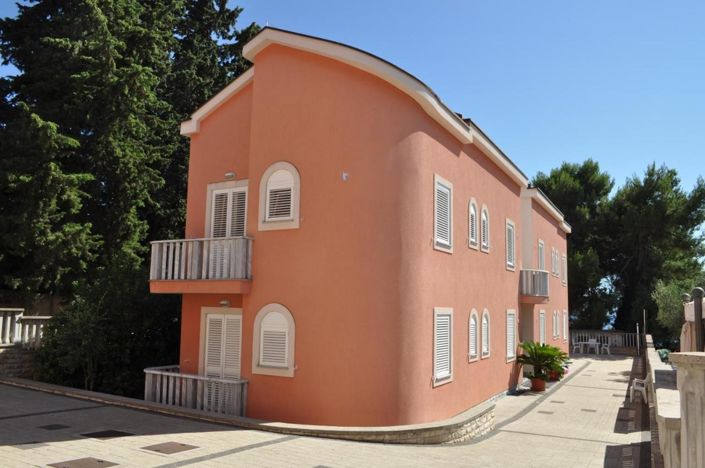 Image No.11-14 Bed Property for sale