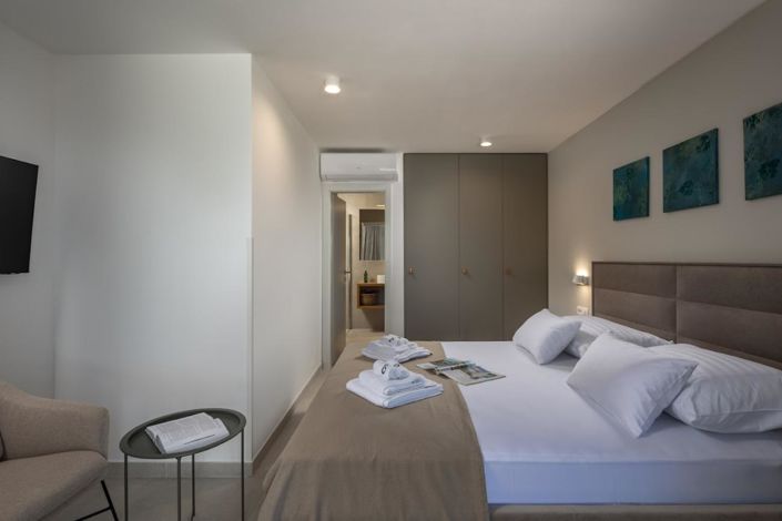 Image No.14-4 Bed Property for sale