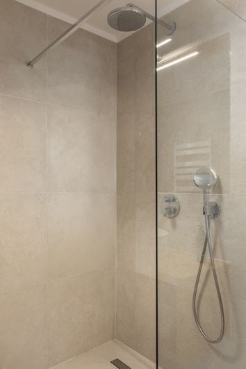 Image No.16-4 Bed Property for sale