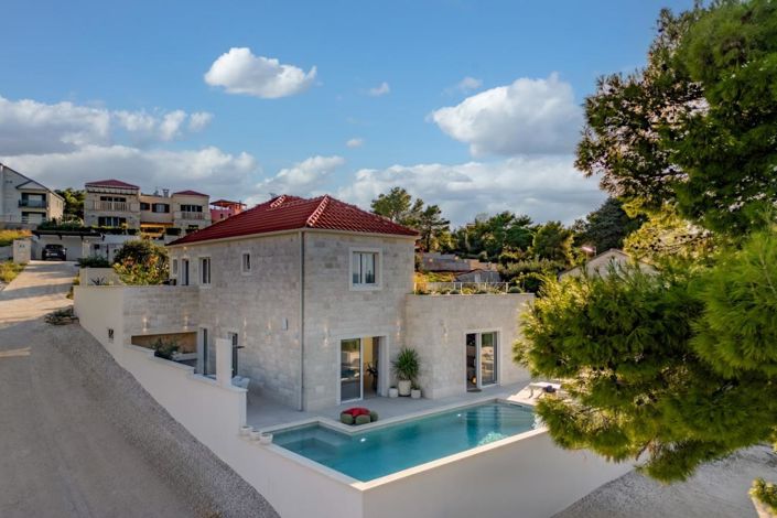 Image No.7-4 Bed Property for sale