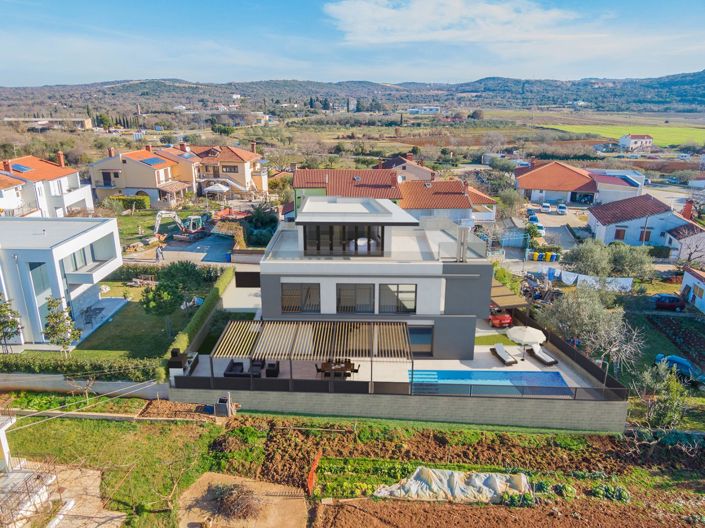 Image No.10-5 Bed Property for sale