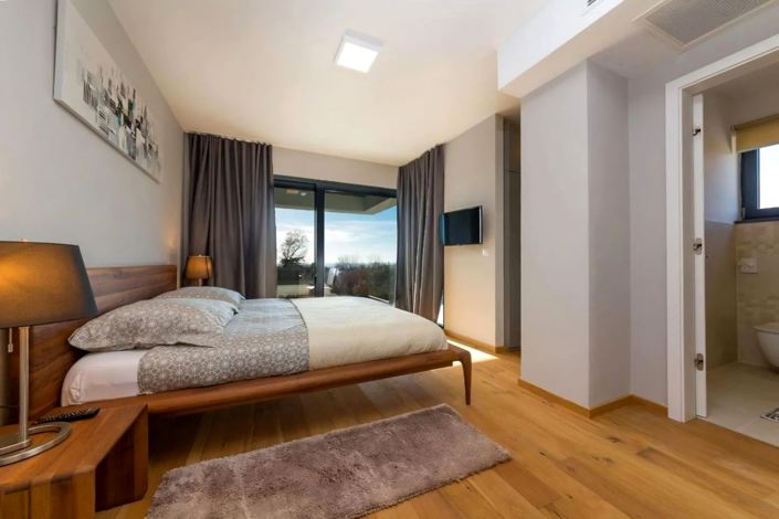 Image No.14-3 Bed Property for sale