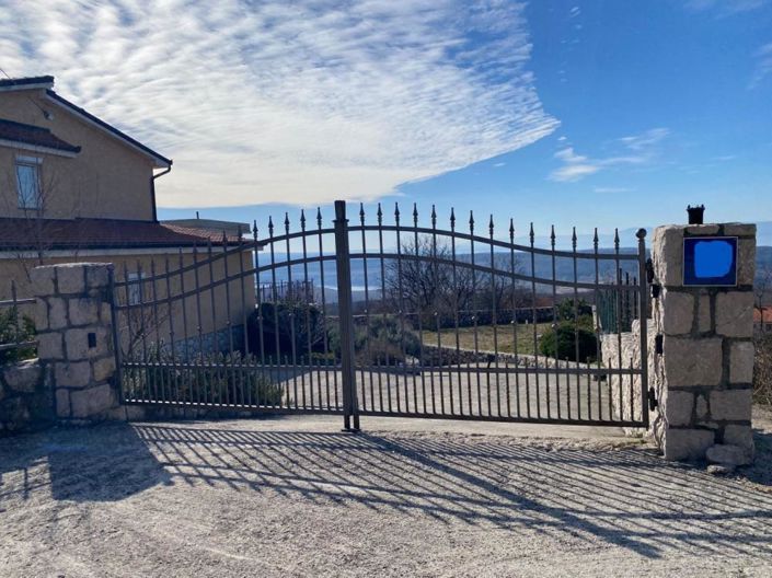 Image No.13-4 Bed Property for sale