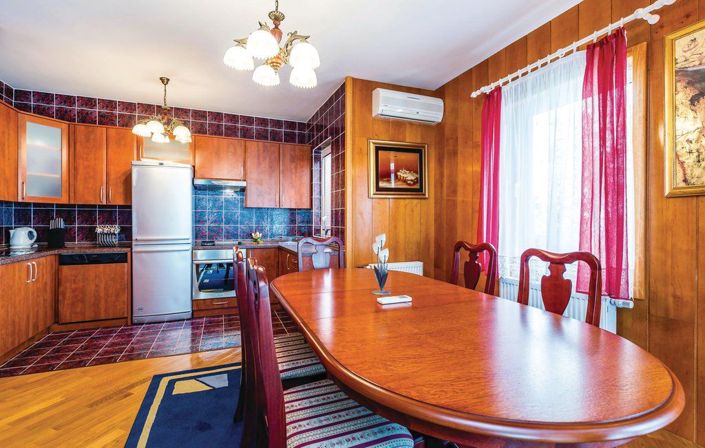 Image No.7-5 Bed Property for sale