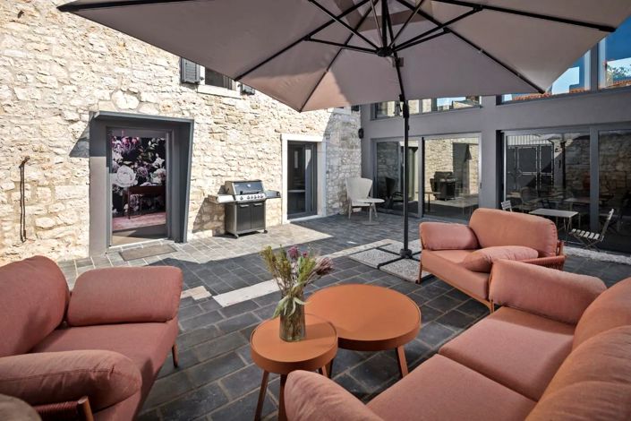 Image No.11-4 Bed Property for sale