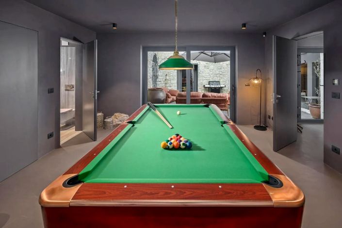 Image No.12-4 Bed Property for sale