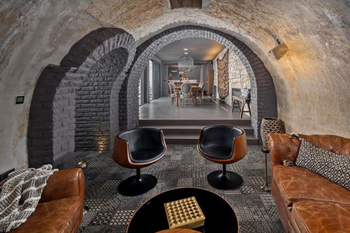 Image No.16-4 Bed Property for sale