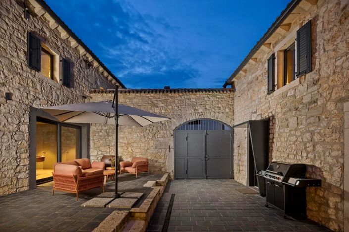 Image No.3-4 Bed Property for sale