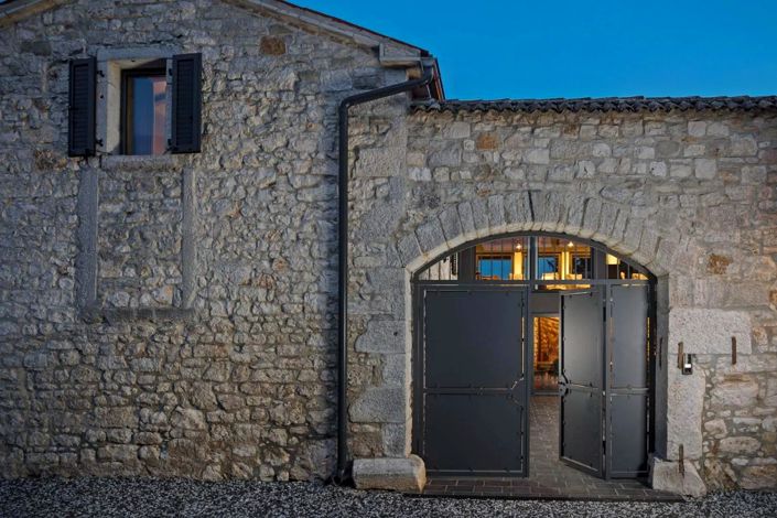 Image No.4-4 Bed Property for sale