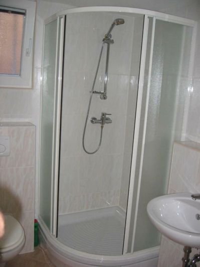 Image No.17-8 Bed Property for sale