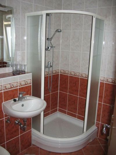 Image No.8-8 Bed Property for sale