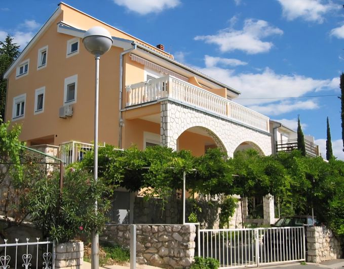 Image No.9-8 Bed Property for sale