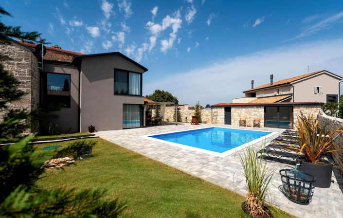 Image No.13-2 Bed Property for sale