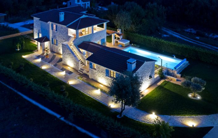 Image No.11-4 Bed Property for sale