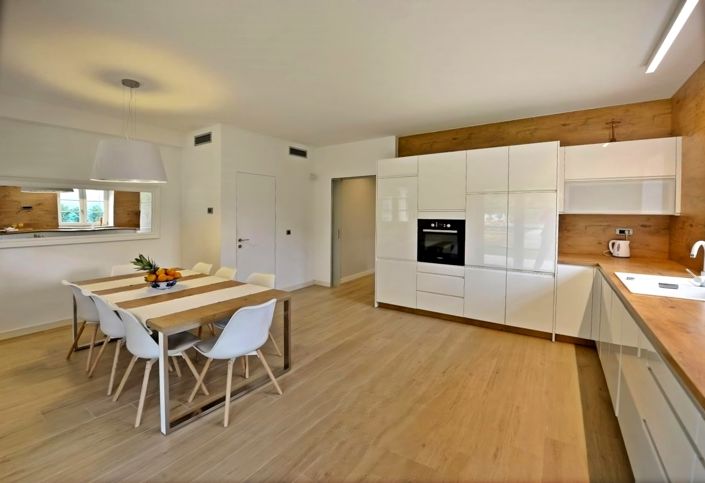 Image No.5-4 Bed Property for sale