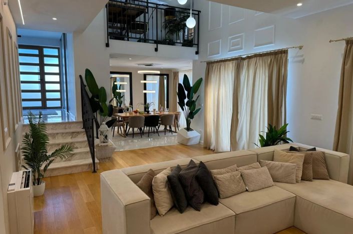 Image No.14-5 Bed Property for sale