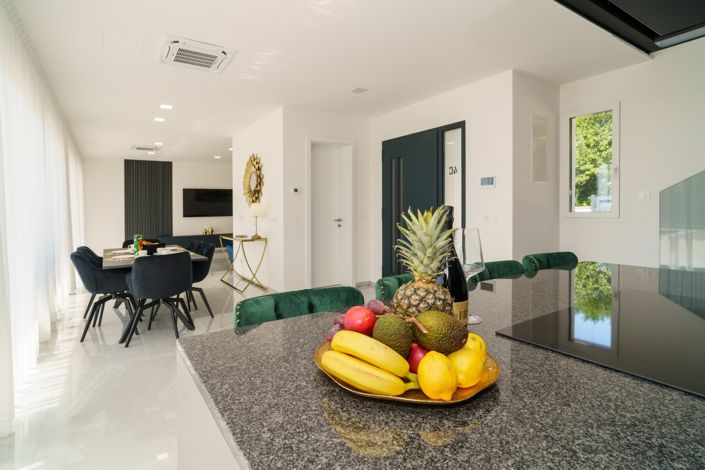 Image No.17-3 Bed Property for sale