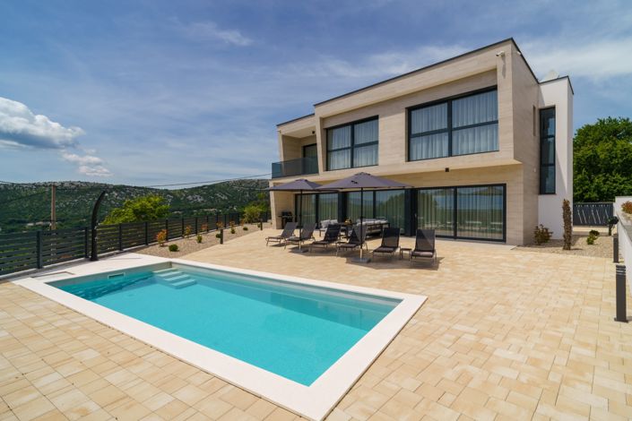 Image No.3-3 Bed Property for sale