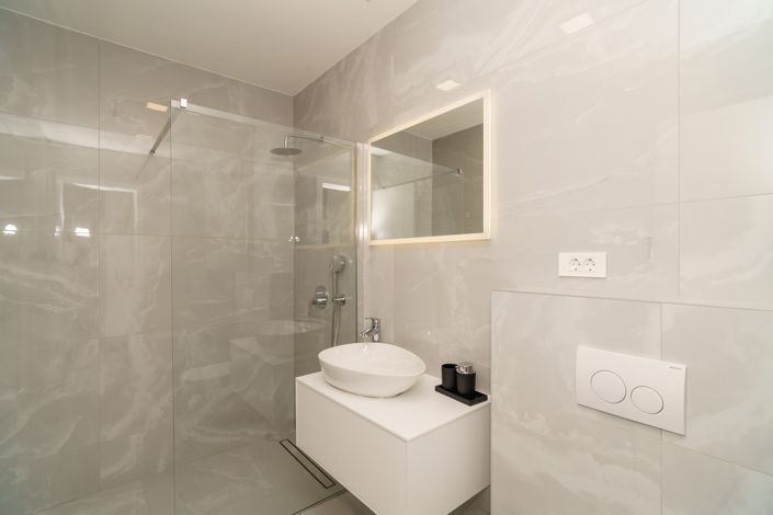 Image No.10-3 Bed Property for sale