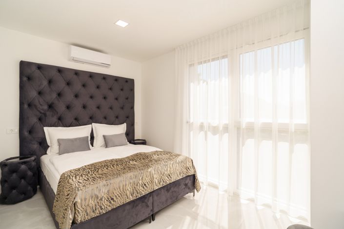 Image No.11-3 Bed Property for sale