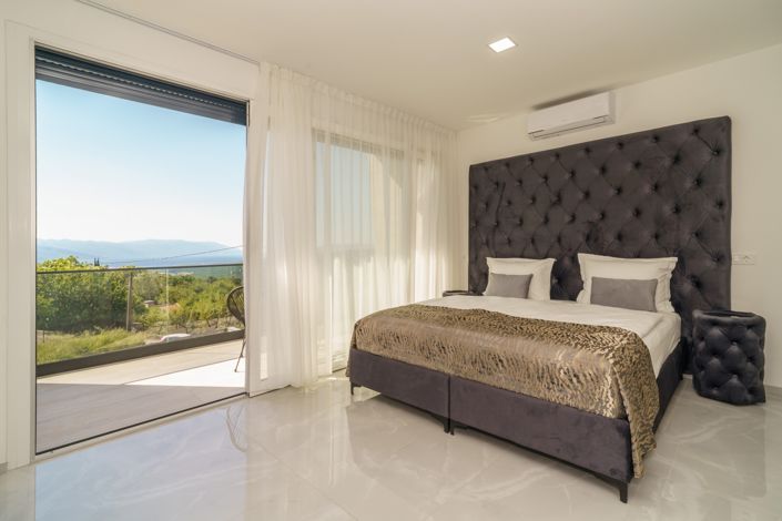 Image No.6-3 Bed Property for sale