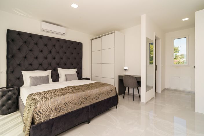 Image No.7-3 Bed Property for sale