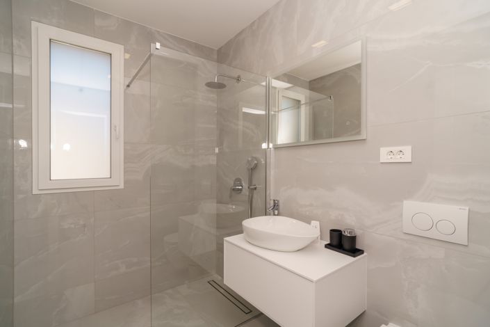 Image No.8-3 Bed Property for sale