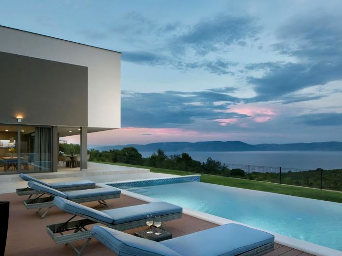 Image No.1-4 Bed Property for sale