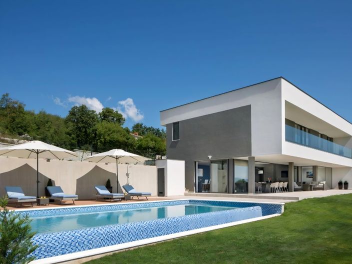 Image No.4-4 Bed Property for sale