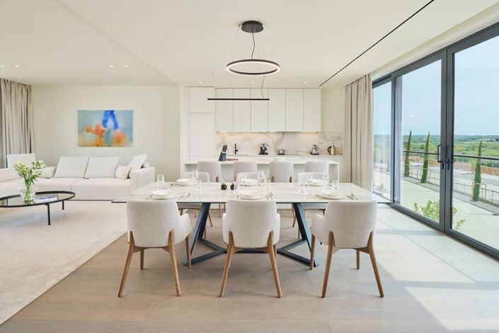 Image No.10-2 Bed Property for sale