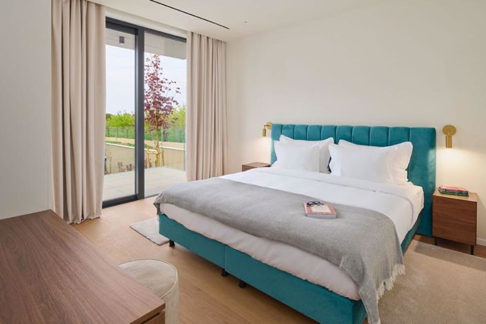 Image No.17-5 Bed Property for sale