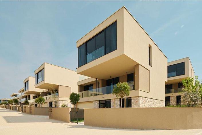 Image No.4-5 Bed Property for sale